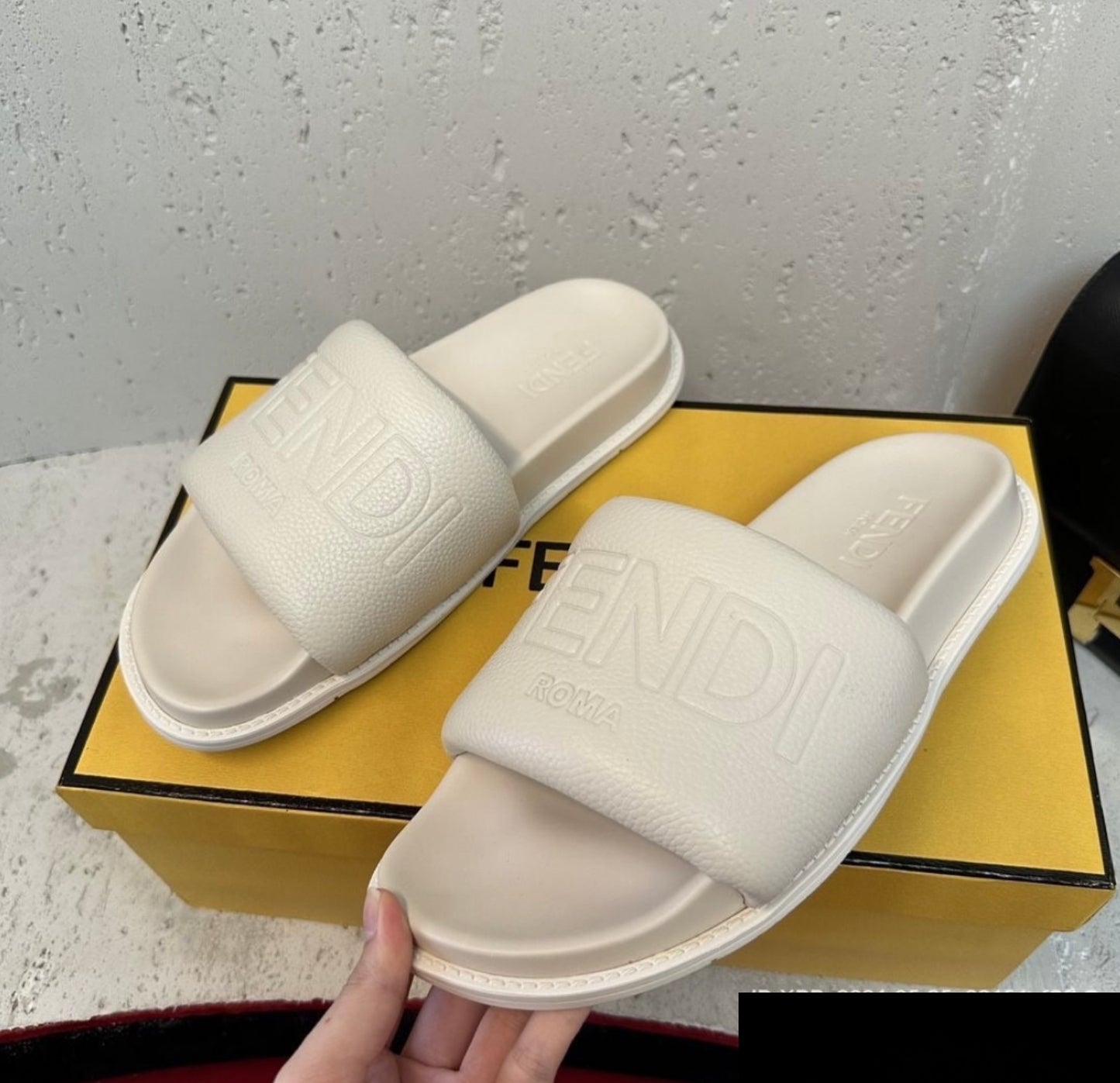 Sandale Fendi