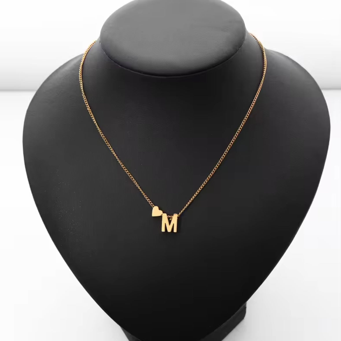 Collier en coeur+ lettre de l’alphabet